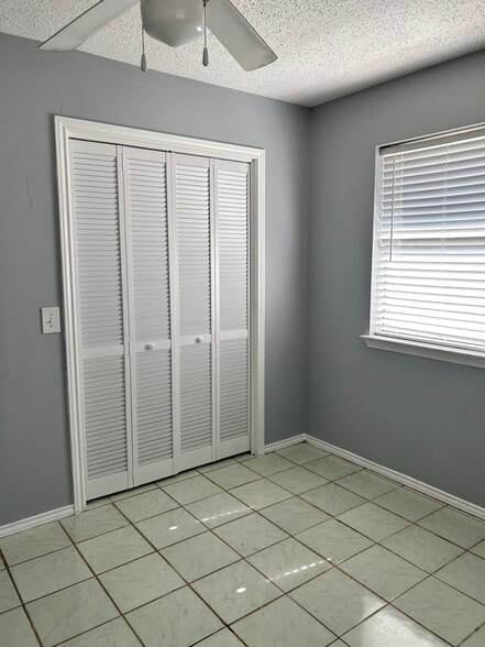 Building Photo - 215 Songbird Trl