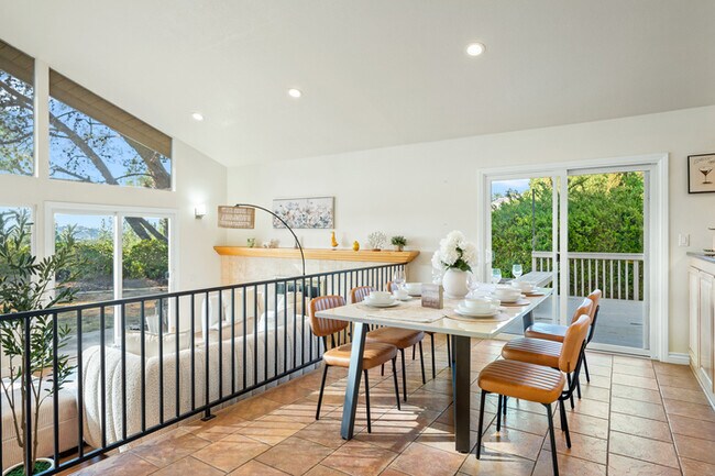 Building Photo - 10961 Limetree Dr