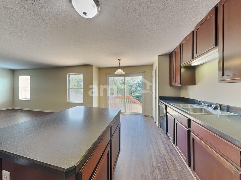 Building Photo - 924 Fresno St