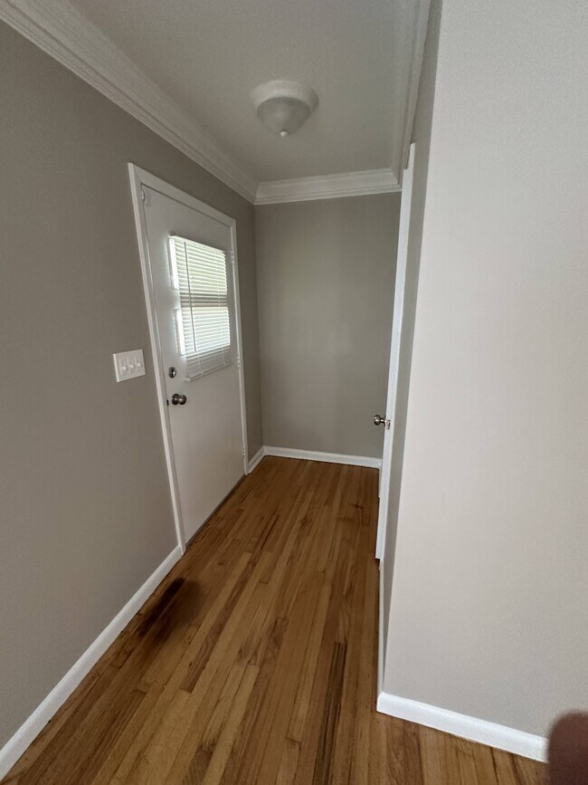 Building Photo - 511 Pinehill Rd