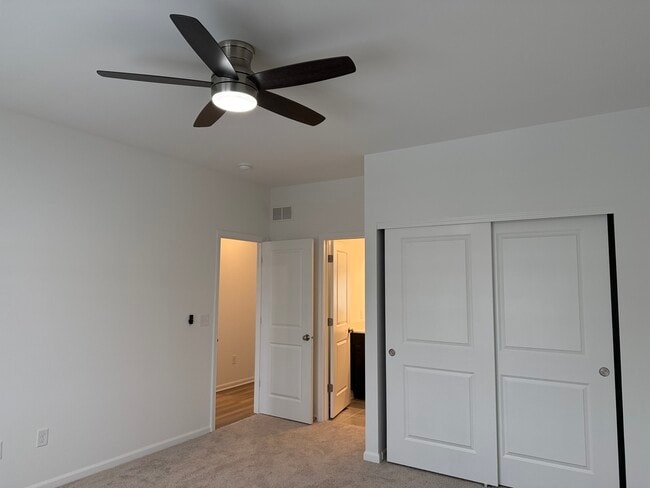 Building Photo - 287 Kingsport Dr