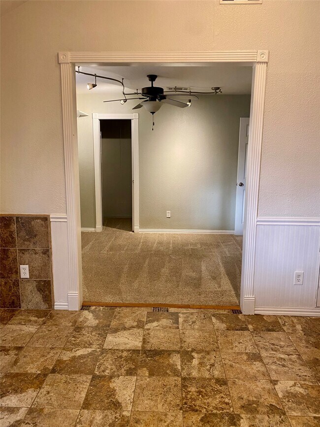 Building Photo - 3003 Briar Dr