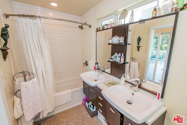 Building Photo - 1342 Miller Dr