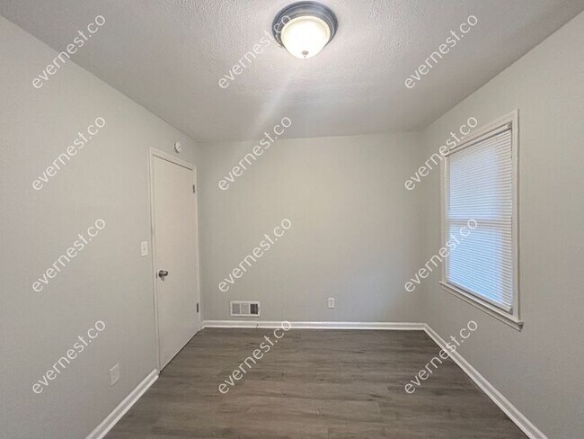Building Photo - 2690 Lake Harbin Rd