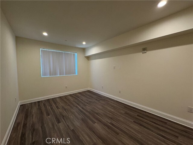 Building Photo - 14934 Burbank Blvd