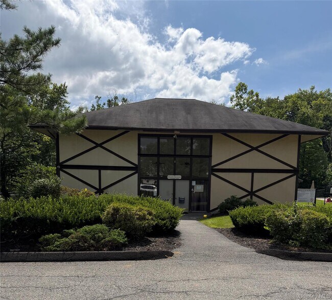 Building Photo - 19 Scarborough Ln