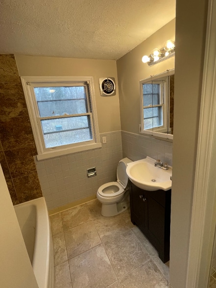 Building Photo - 1125 Vine St