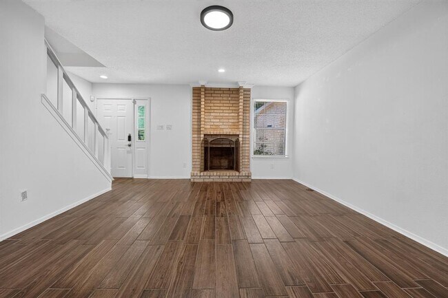 Building Photo - 8400 Jamestown Dr