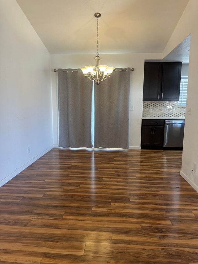 Building Photo - Beautiful Single Story Home Ready To Be Ca...