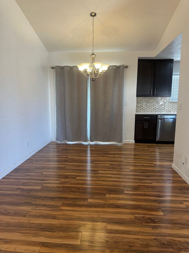 Building Photo - Beautiful Single Story Home Ready To Be Called Home!