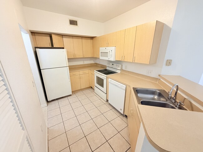 Building Photo - 1302 Belmont Ln