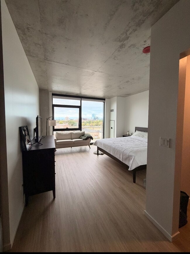 Building Photo - 225 N Elizabeth St