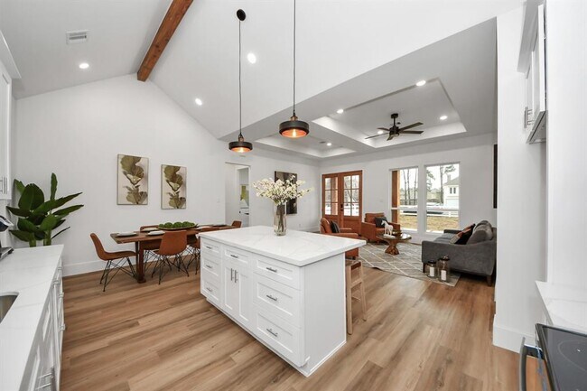 Building Photo - 23855 Creek Wood Dr