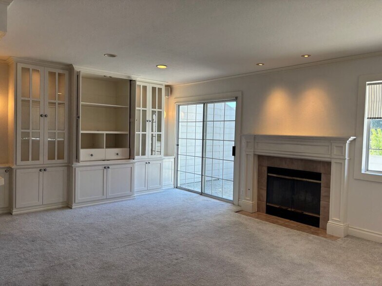 Building Photo - 444 Racquet Landing