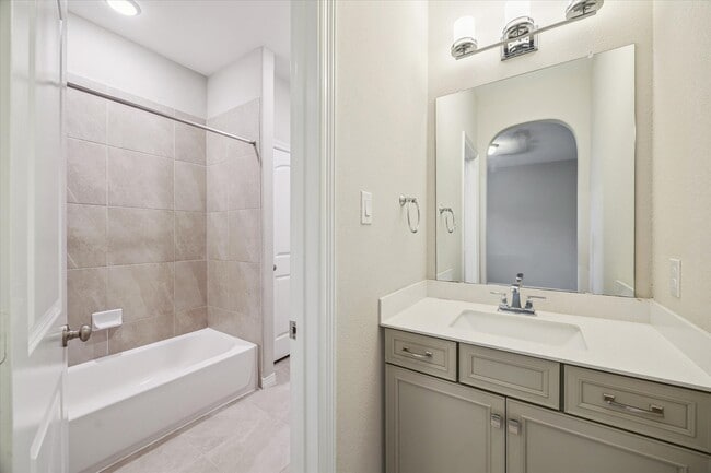Building Photo - 17322 Legend Creek Ct