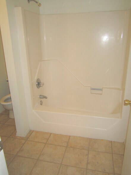 Building Photo - 2419 Beechwood Blvd