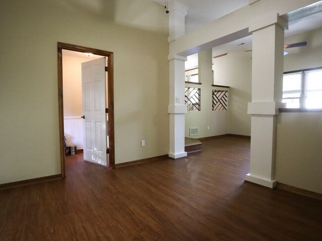 Building Photo - 4-Bedroom Home on Quiet Cul-de-Sac - Must See