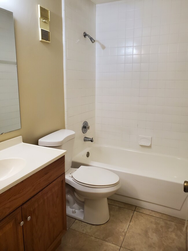 Building Photo - 836 Stonybrook Cir