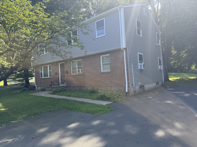 Building Photo - 198 Plainville Ave