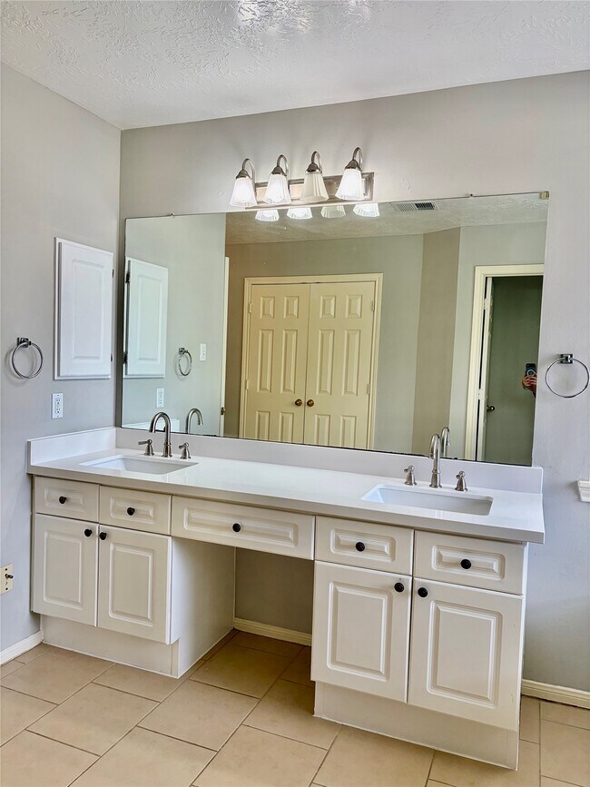 Building Photo - 4742 Stoney Point Ct
