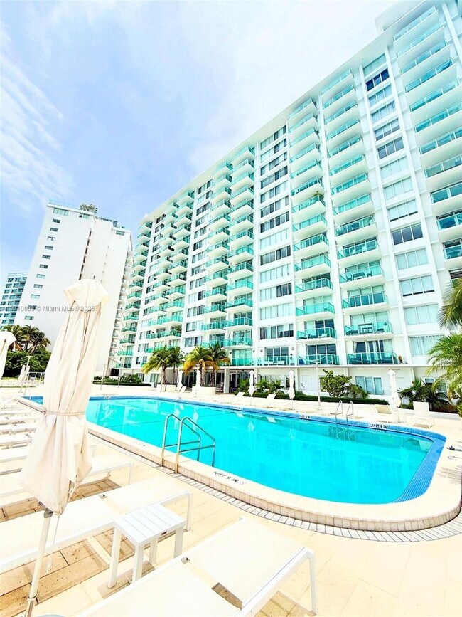 Building Photo - 1000 West Ave