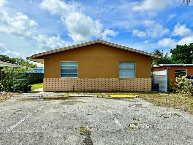 Building Photo - 6035 SW 39th St
