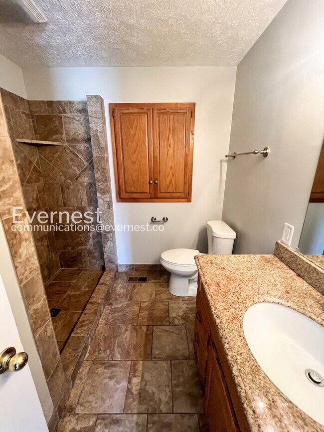 Building Photo - 4 Bed, 2.5 Bath Home with Fenced Yard / Pet-Friendly / Coming Soon!