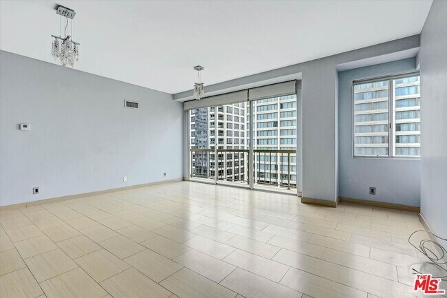 Building Photo - 10747 Wilshire Blvd