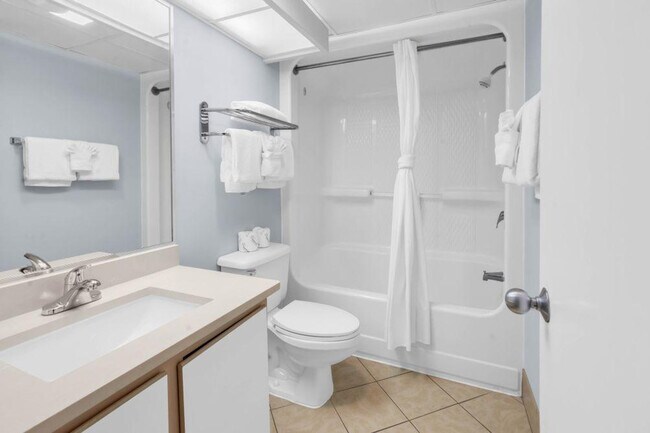 Building Photo - 647 N Creekside Dr