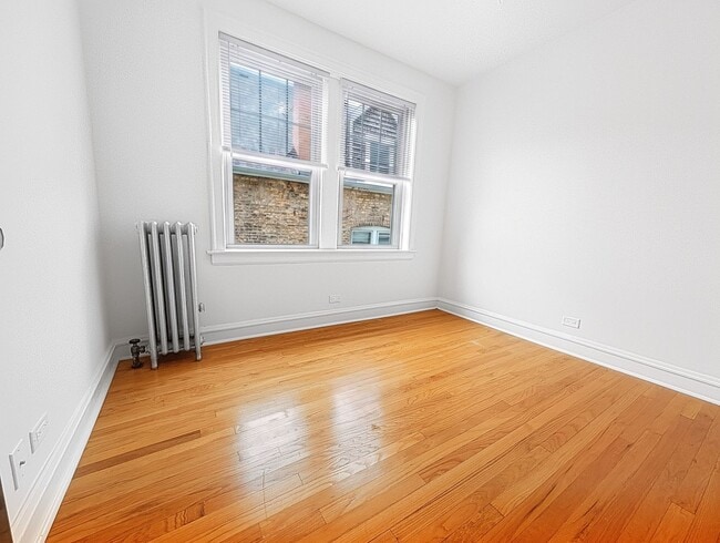 Building Photo - Bright and Sunny Updated 3-bed/1-bath near Loyola