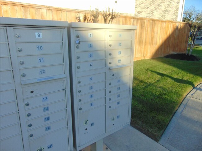 Building Photo - 24978 Tidmor Ln