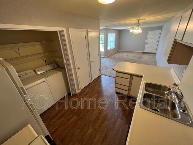 Building Photo - 2128 Highridge Dr