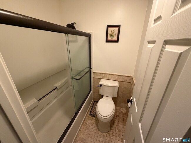 Building Photo - 213 Old Pond Ln