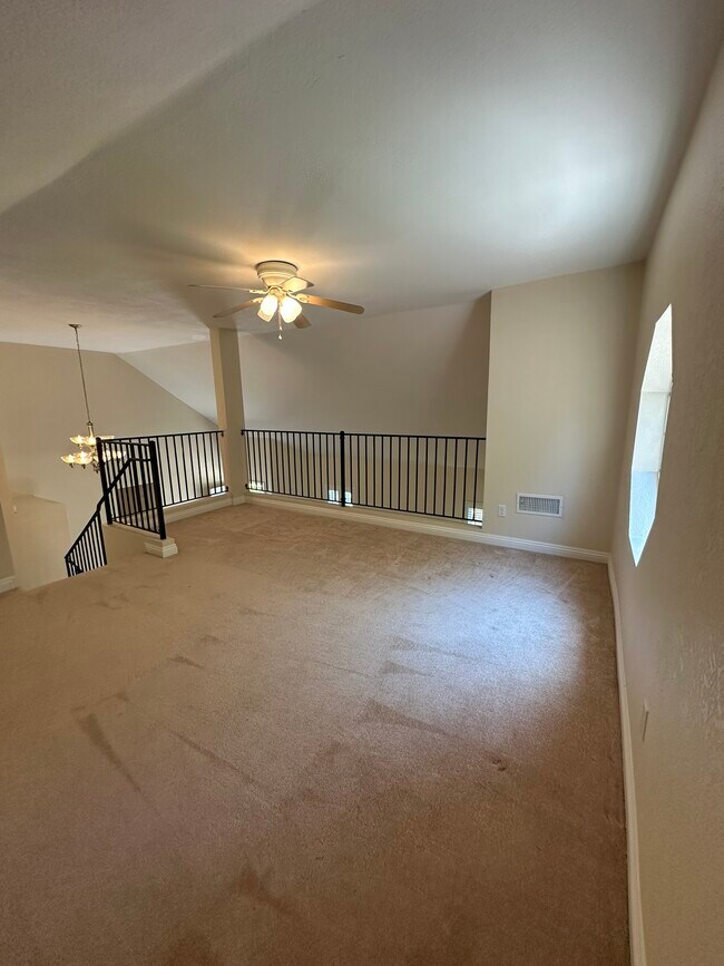 Building Photo - 898 English Holly Ln