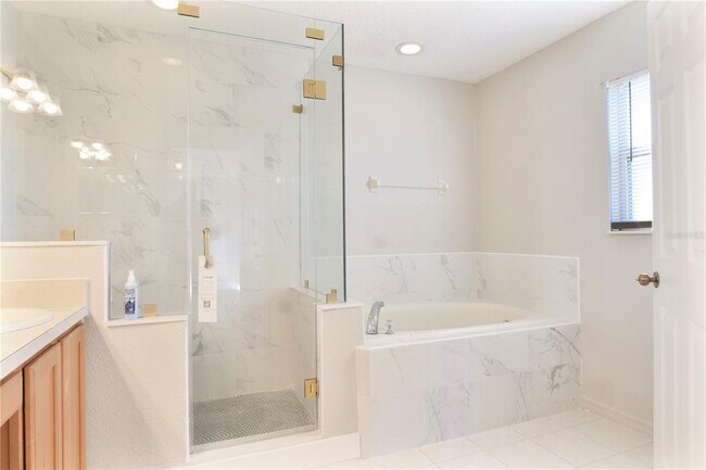 Building Photo - 10216 Oak Crest Rd