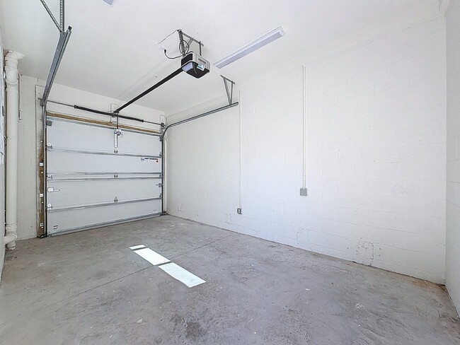 Building Photo - 336 14th St N