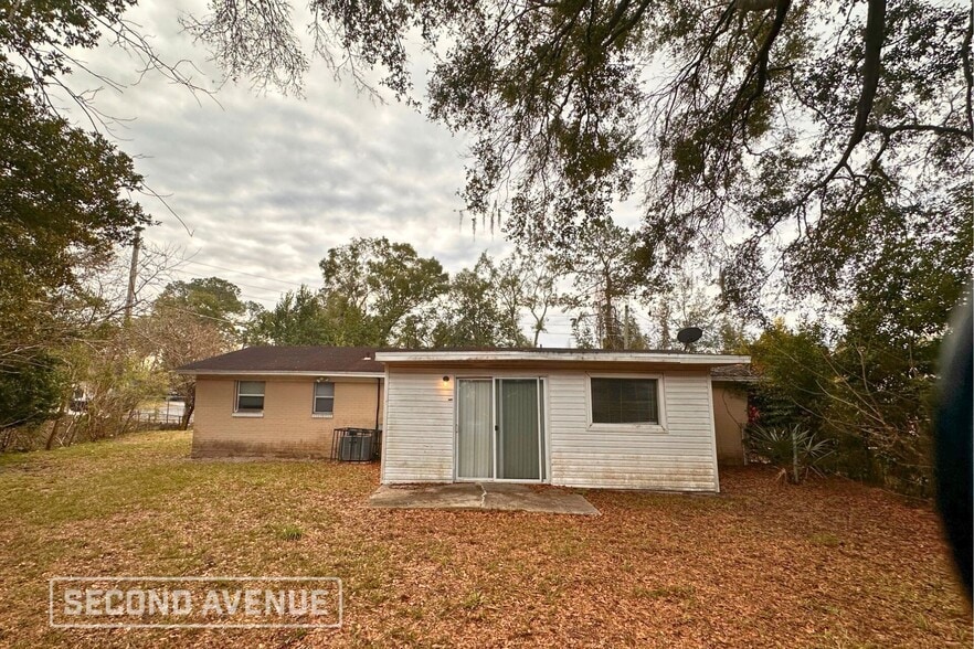 Building Photo - 1743 Palmdale St