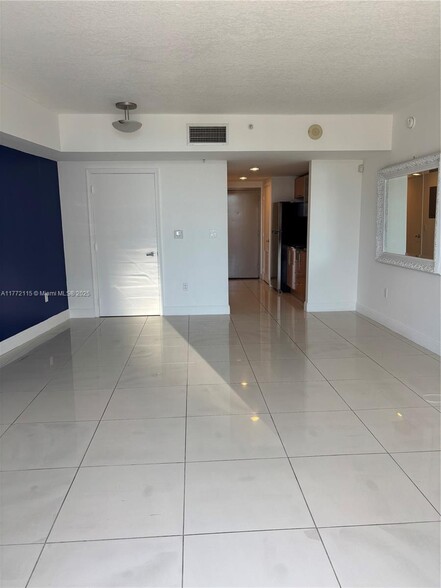 Building Photo - 1750 N Bayshore Dr