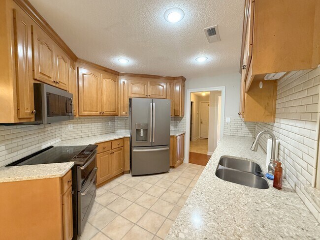 Building Photo - 238 Pebble Brook Dr