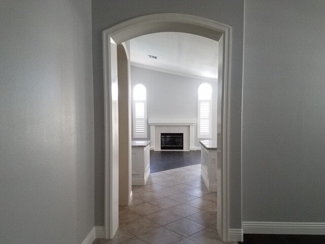 Building Photo - Elegant Single-Story Pool Home in Gated Community with Upgraded Kitchen & Easy-Care Backyard Pool...