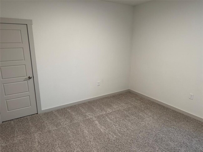 Building Photo - 14012 Zuhause Dr