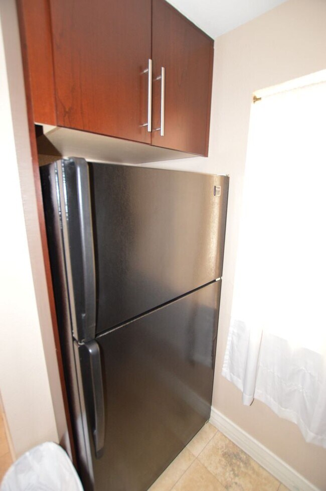 Building Photo - Meridian STUDIO Condo Fully Furnished w/Main Pool View-Lush Green trees in Resort Style Community.