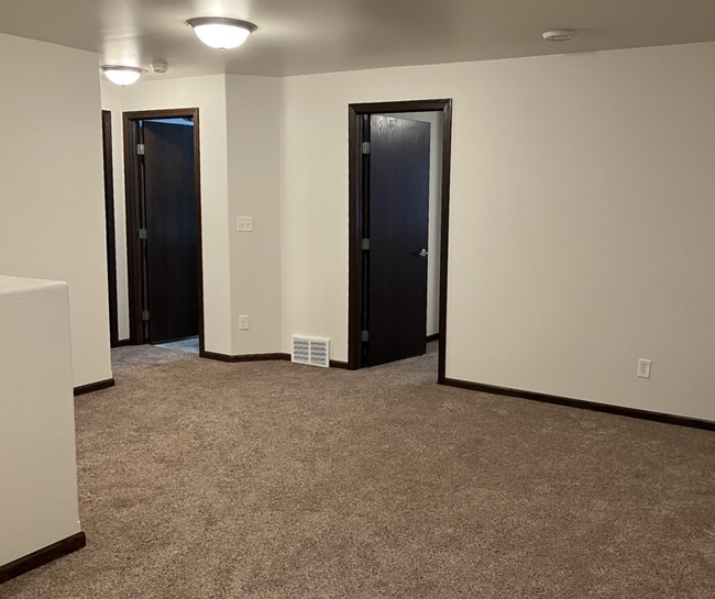 Building Photo - 3 Bed 2 Bath Twin Home