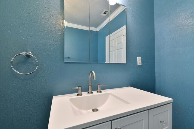 Building Photo - Riverside Heights Historic Bungalow!