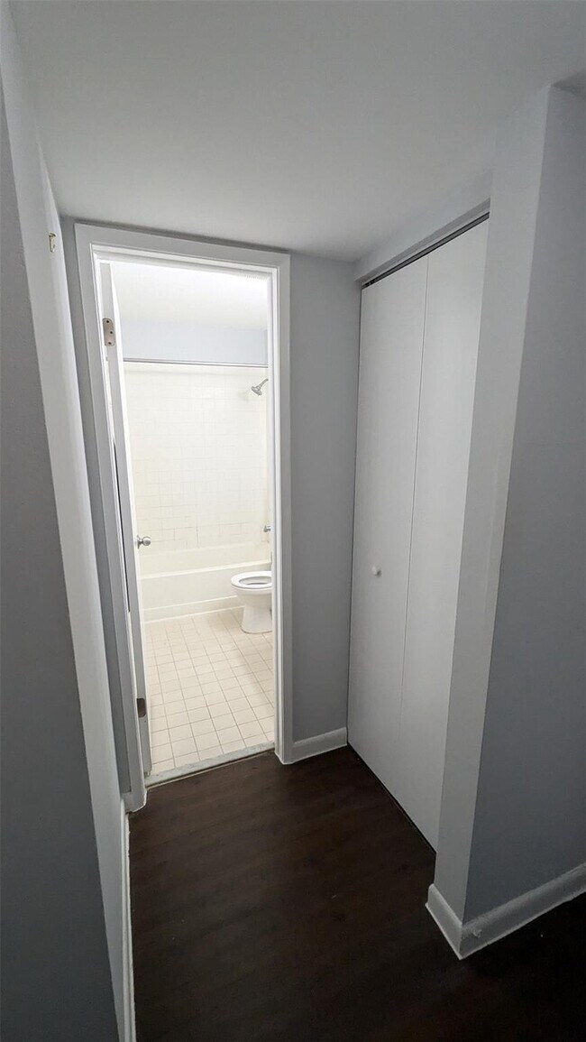 Building Photo - 9919 Nob Hill Ln