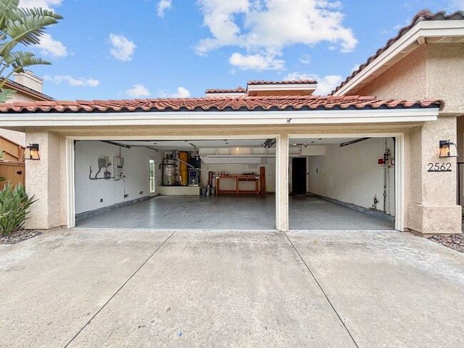 Building Photo - Spacious & Upgraded 4 Bedroom, 3 Bath Home...