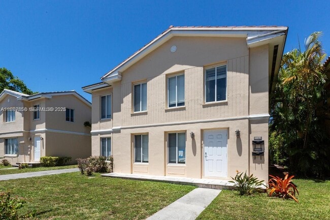 Building Photo - 2882 S Le Jeune Rd