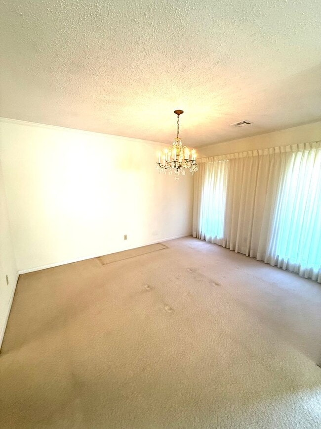 Building Photo - ** 2 Bed 2 Bath located by Trenholm State ** Call 334-366-9198 to schedule a self tour