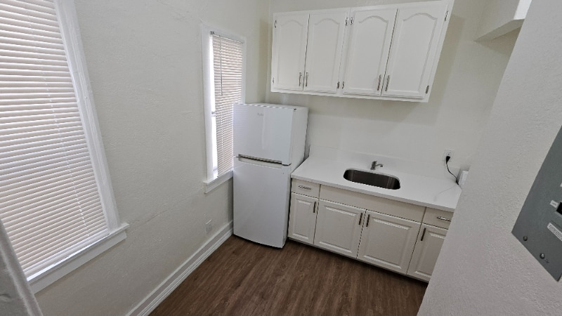 Building Photo - 1005 W 23rd St