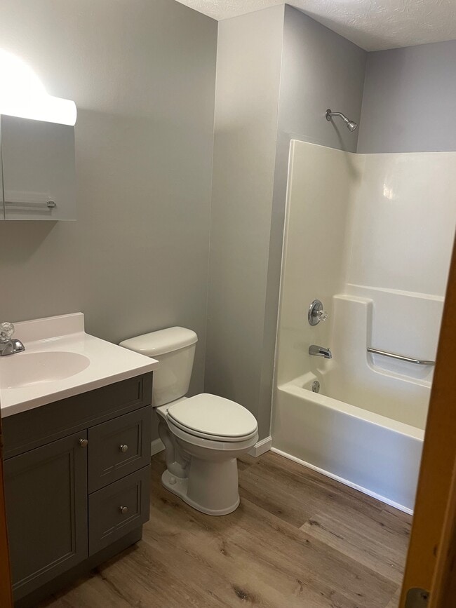 Bath - 495 Hot Dog St